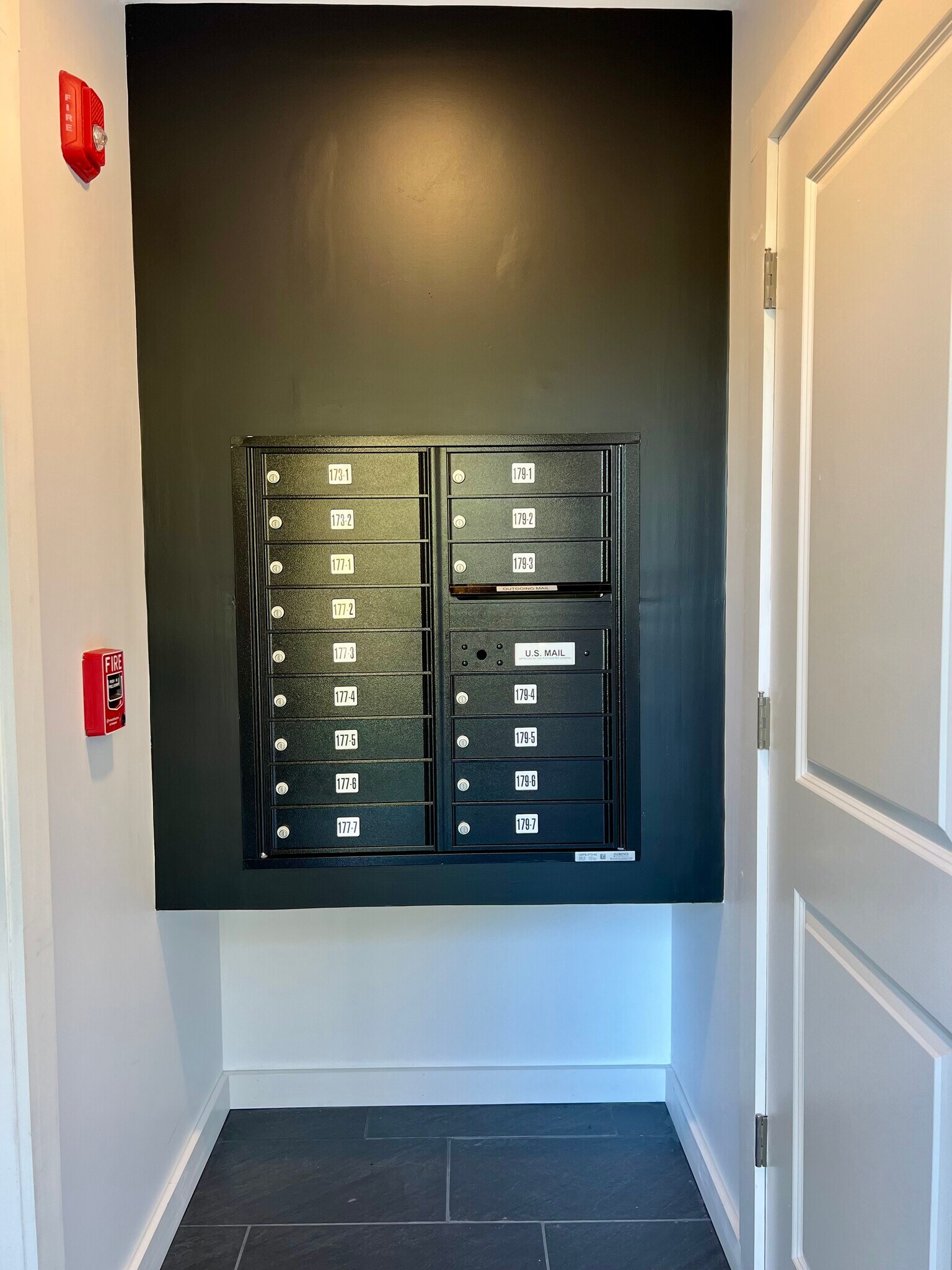 Building Photo - 179 Butternut St