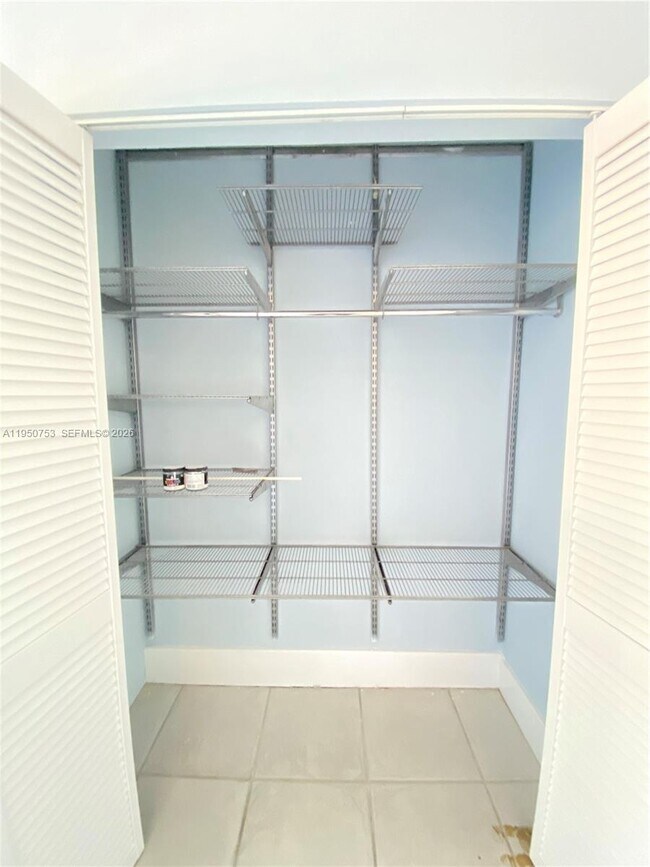 Building Photo - 4600 NE 1st Ave