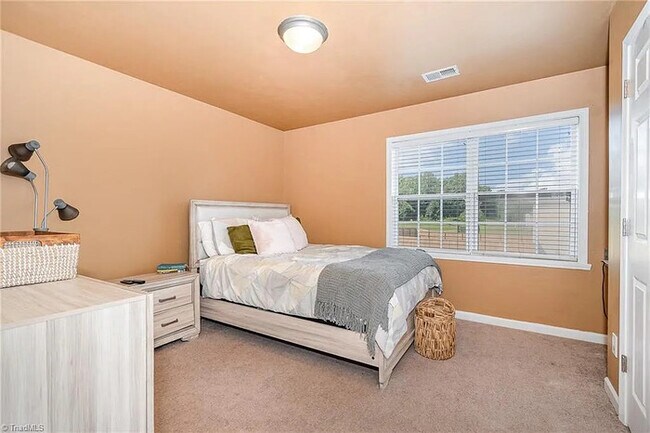 Building Photo - Build Equity While Leasing - Lease to Own