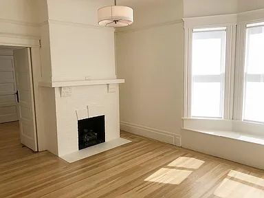 Building Photo - "Charming 1-Bedroom Haven in Vibrant San Francisco's Heart!"
