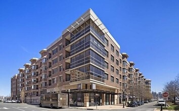 Building Photo - 20 Ave at Port Imperial