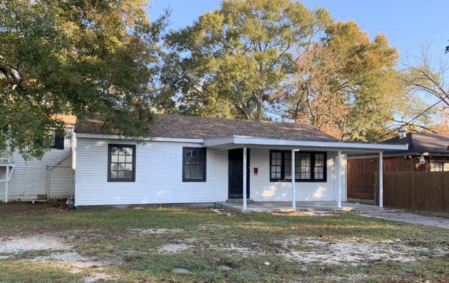 Building Photo - 141 Rosewood Dr