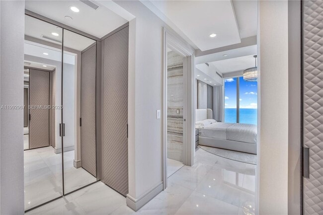 Building Photo - 17901 Collins Ave