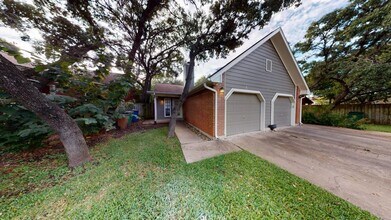 Building Photo - Townhouse available in Great North Austin ...