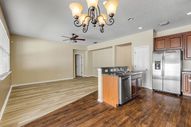 Building Photo - 627 Aeolian Dr