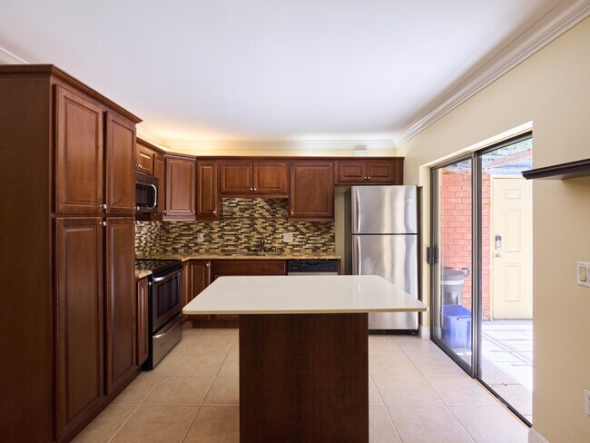 Building Photo - 1520 15th Terrace