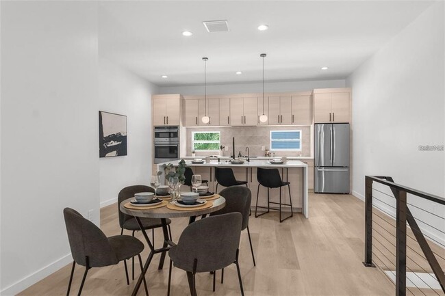 Building Photo - 102 W Adalee St