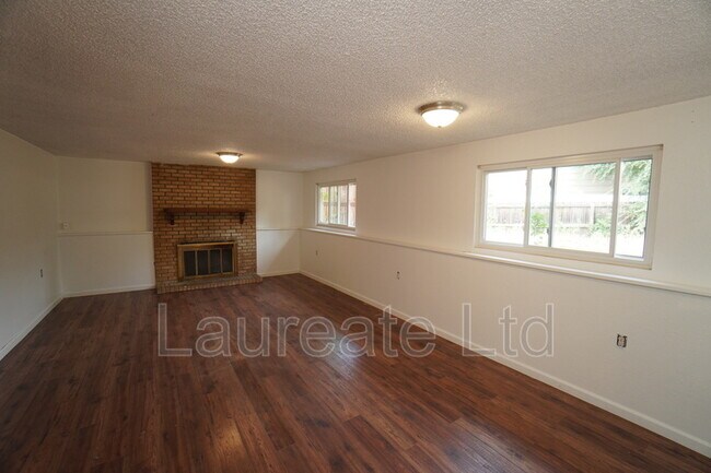 Building Photo - 11536 E Center Dr