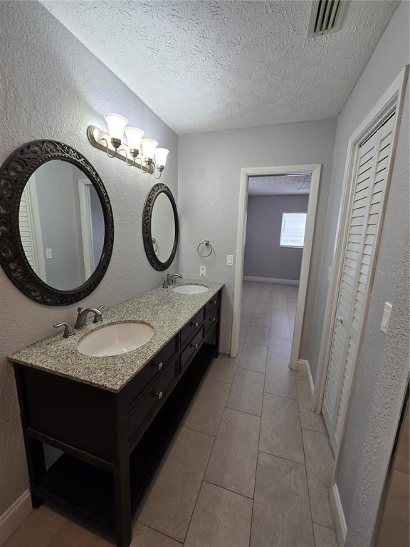 Building Photo - 2216 Tanglewood Way