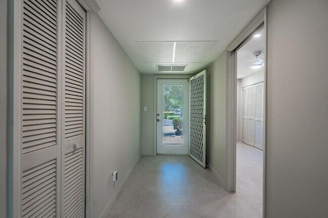 Building Photo - 3175 NE 48th Ct