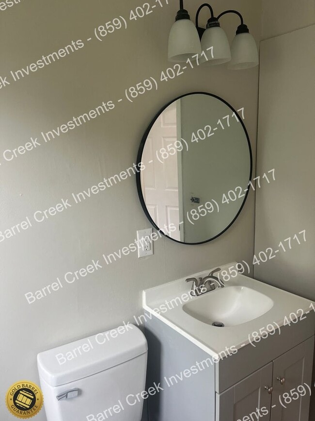Building Photo - 2-Bed 1-Bath House