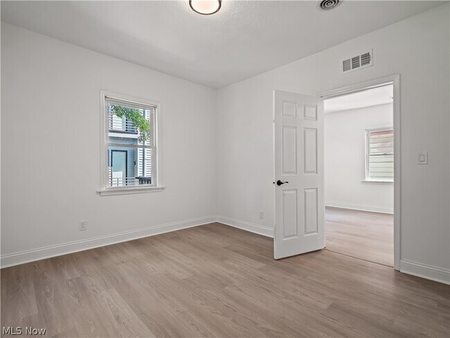 Building Photo - 2037 W 11th St