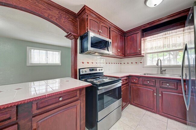 Building Photo - 4701 Bandera Rd