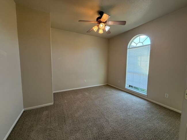 Building Photo - 222 Nolan Ridge Dr