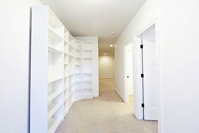 Building Photo - Modern Townhome Living Near Hollymead Town...