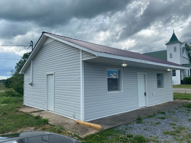 Building Photo - Studio Home located in Rogersville, TN