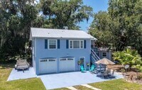 Building Photo - Charming Carriage House