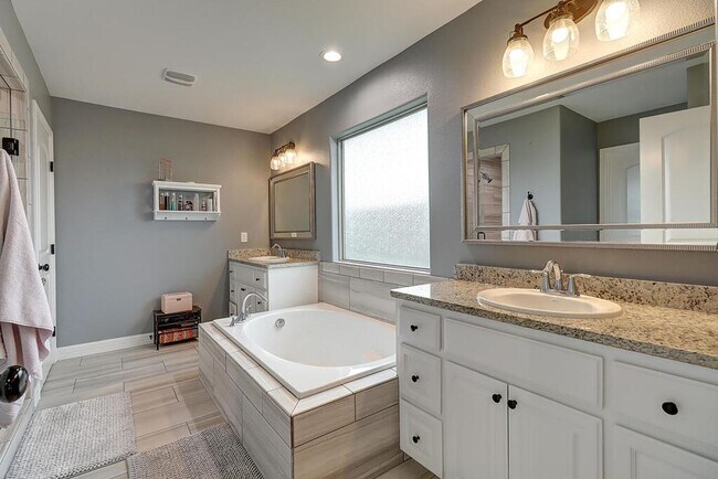 Building Photo - 7202 Lake Melody