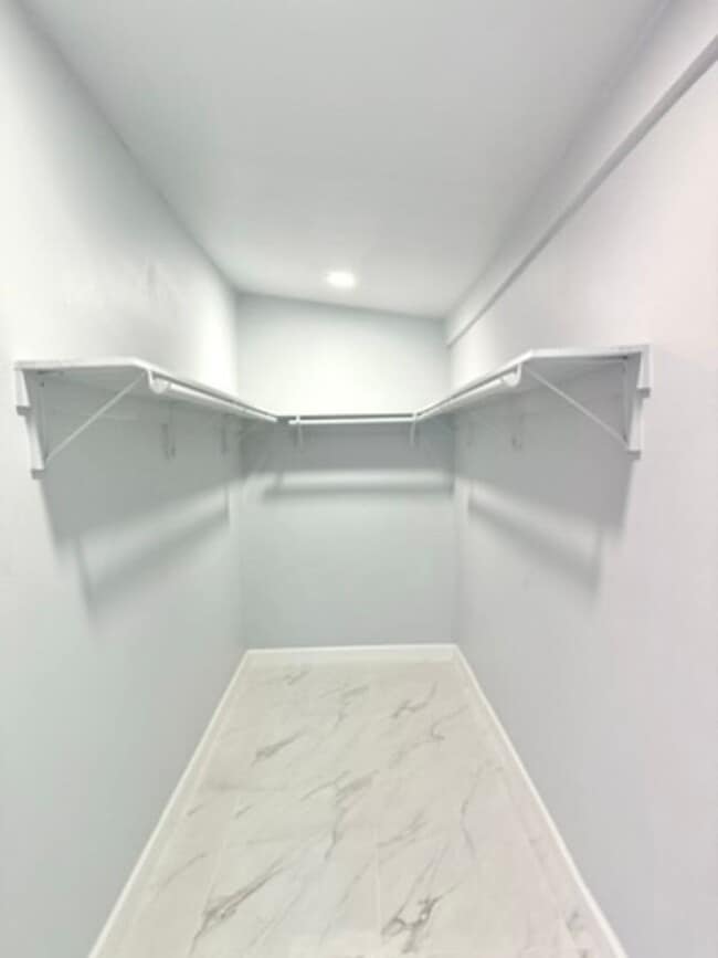 Building Photo - 17112-17116 Ceredo Place