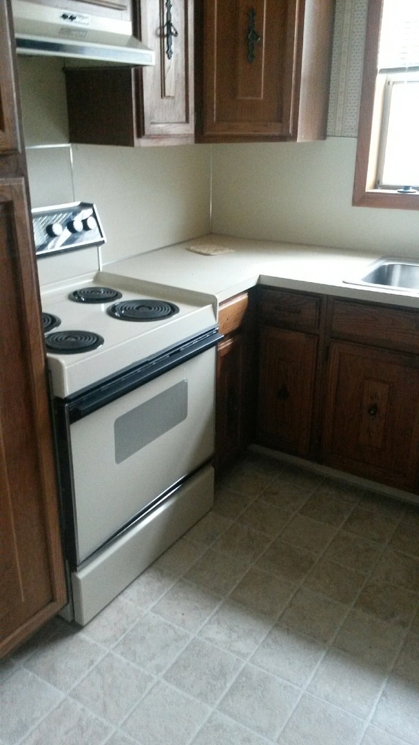 Building Photo - Cute Springfield Home With Large Fenced Ba...
