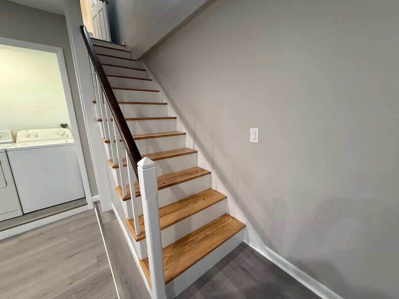 Building Photo - 735 Stafford Rd