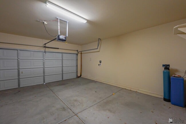 Building Photo - 6560 E 34th Ln