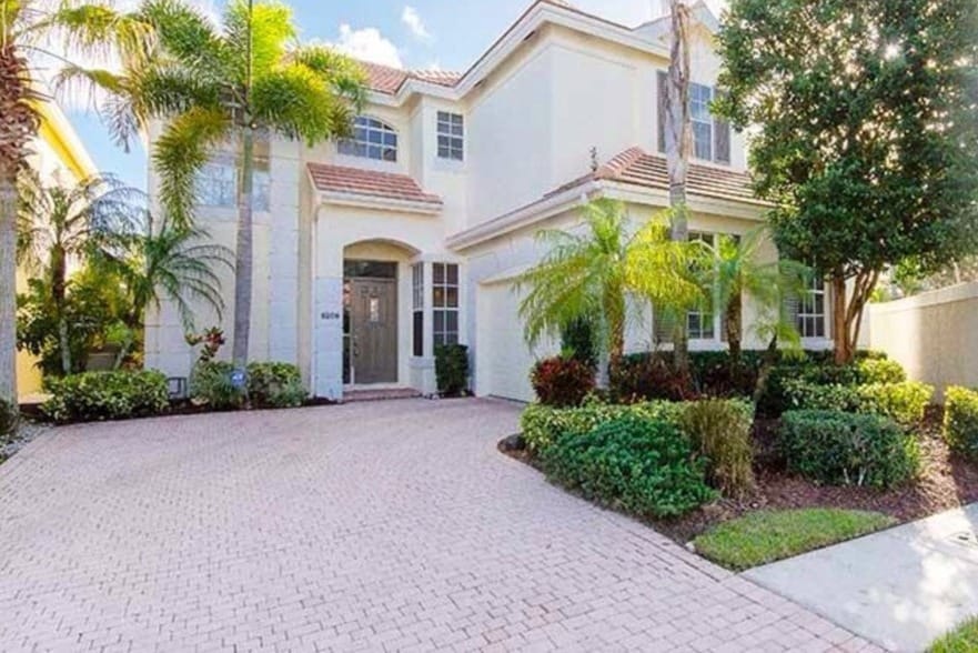 Two story, corner lot home. - 8208 Heritage Club Dr