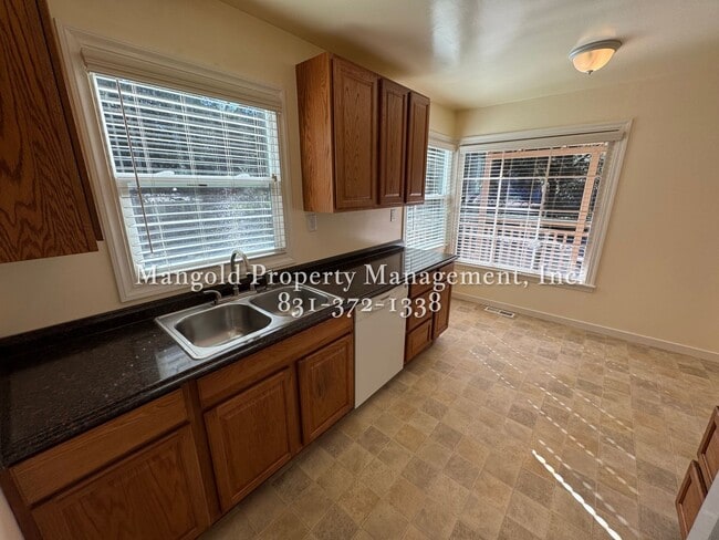 Building Photo - Charming 1-Bed 1-Bath Home with Bonus Room...