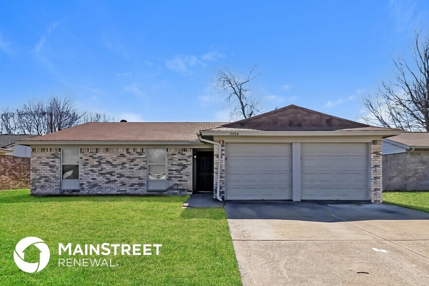 Primary Photo - 3904 Royal Crest Dr