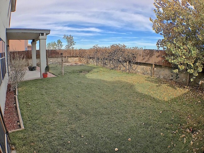 Building Photo - Northeast/Mesquite Hills 3Bed/2.5bath Refr...