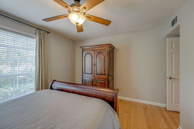 Building Photo - FULLY FURNISHED 2 BED 2 BATH TOWNHOME IN GREENHILLS $2250 PER MONTH.