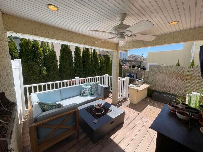 Building Photo - 12 Seaside Ct