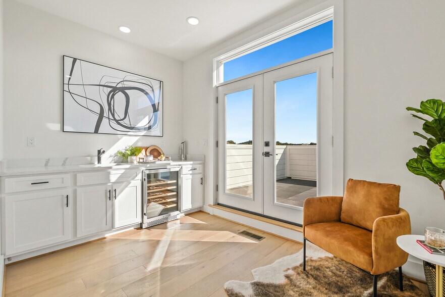 Building Photo - 808 12th St NE