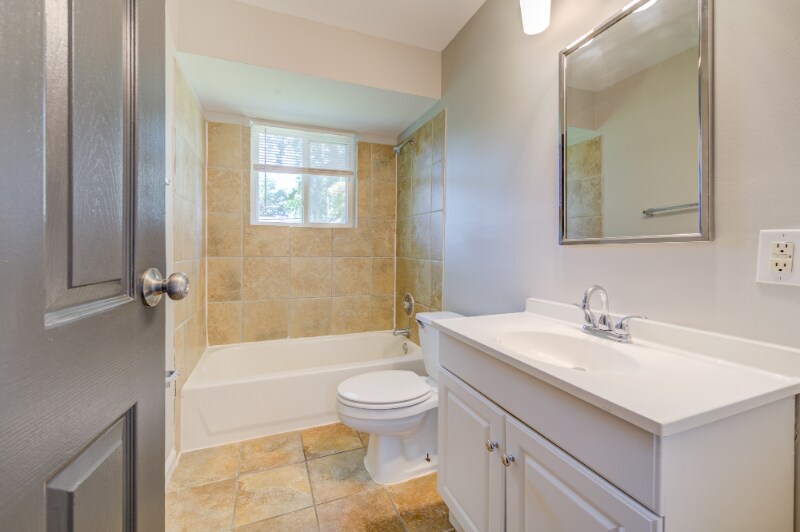 Building Photo - 10768 Tropic Dr