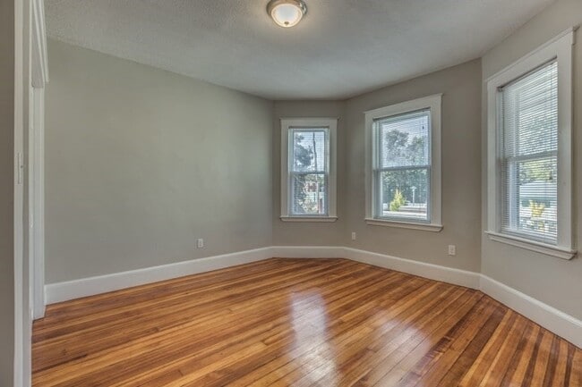 Building Photo - 15 Clementine Park