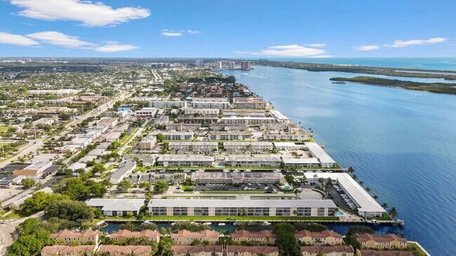 Building Photo - 120 Lehane Terrace