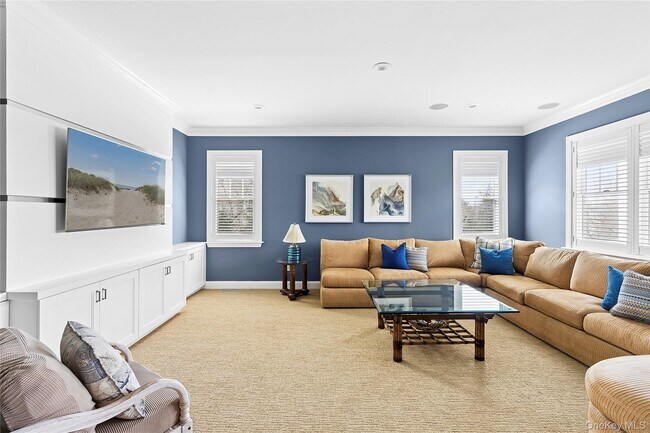 Building Photo - 176 Beach Ln