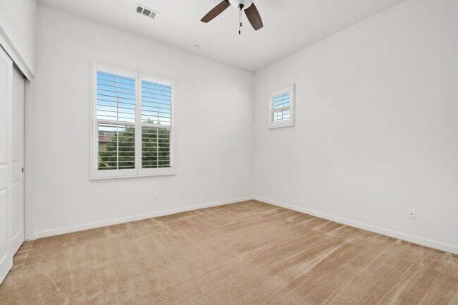 Building Photo - Beautiful 3 Bed, 3 Bath Home in Desirable Portola Springs