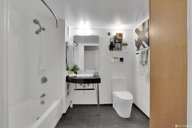 Building Photo - 461 2nd St