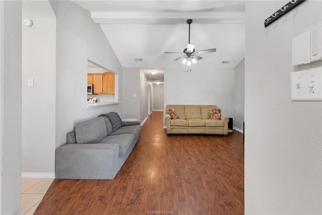 Building Photo - 3609-3611 Oldenburg Ct
