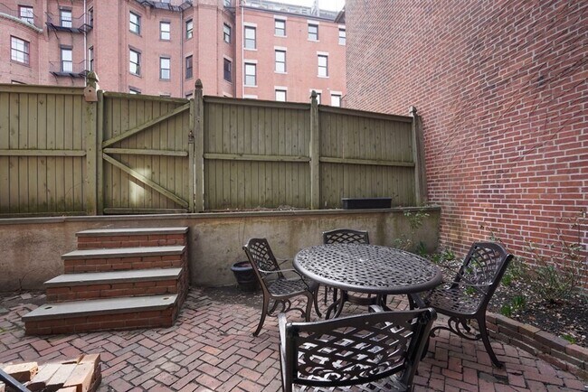 Building Photo - 296 Marlborough St