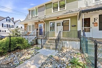 Building Photo - 269 Monroe St