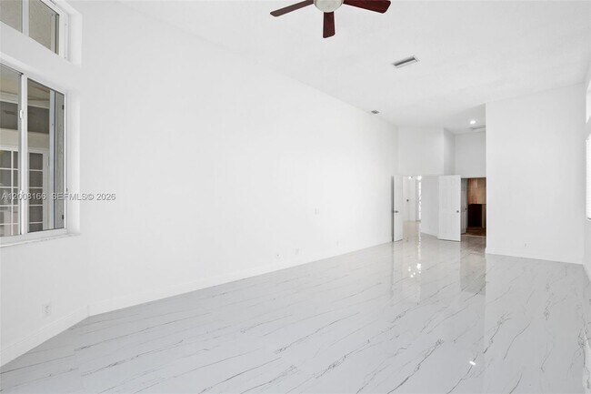 Building Photo - 646 Heritage Dr