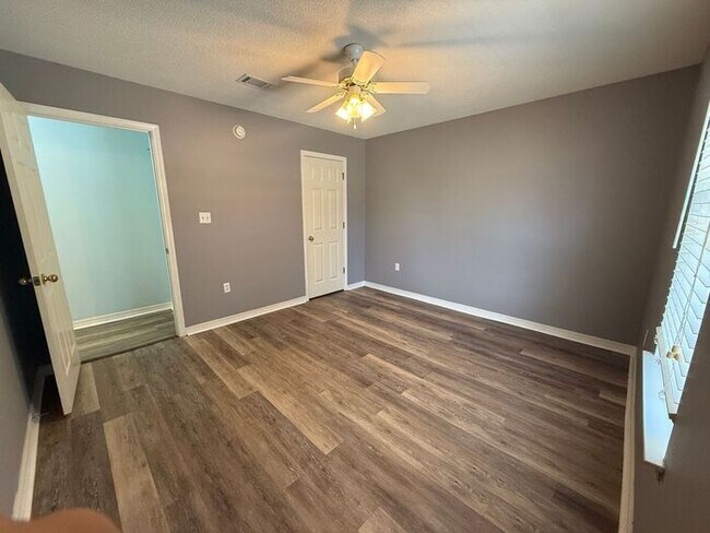 Building Photo - Gulf Breeze - Mandavilla - 3 bedroom, 2 bathroom