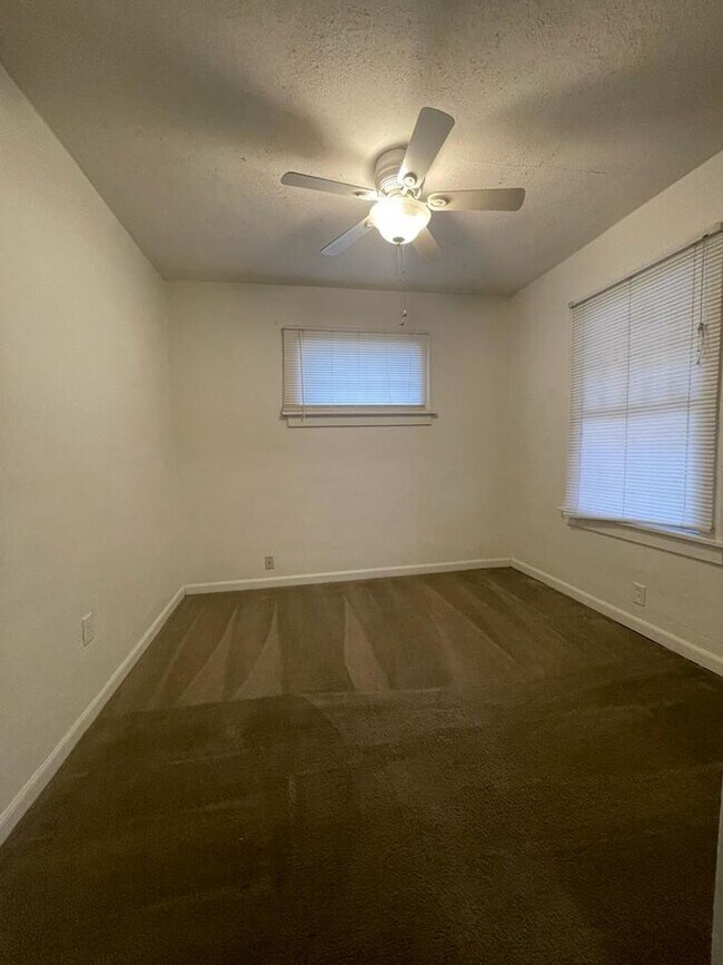 Building Photo - 1909 S Brookfield St