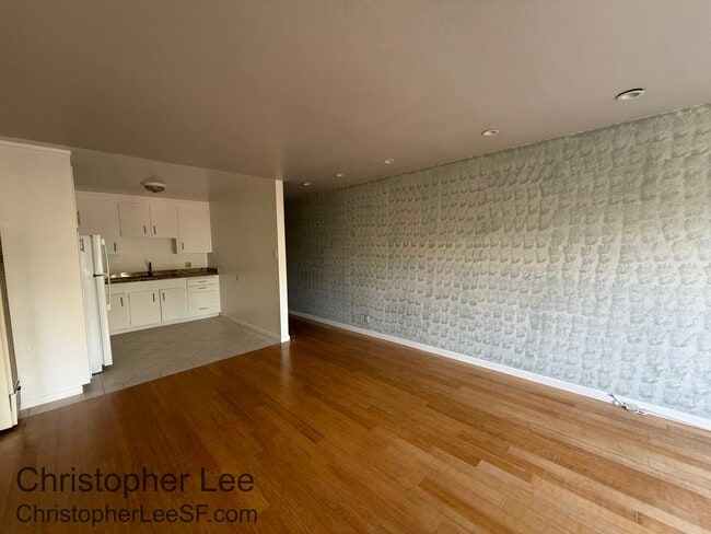 Building Photo - 777 5th Ave