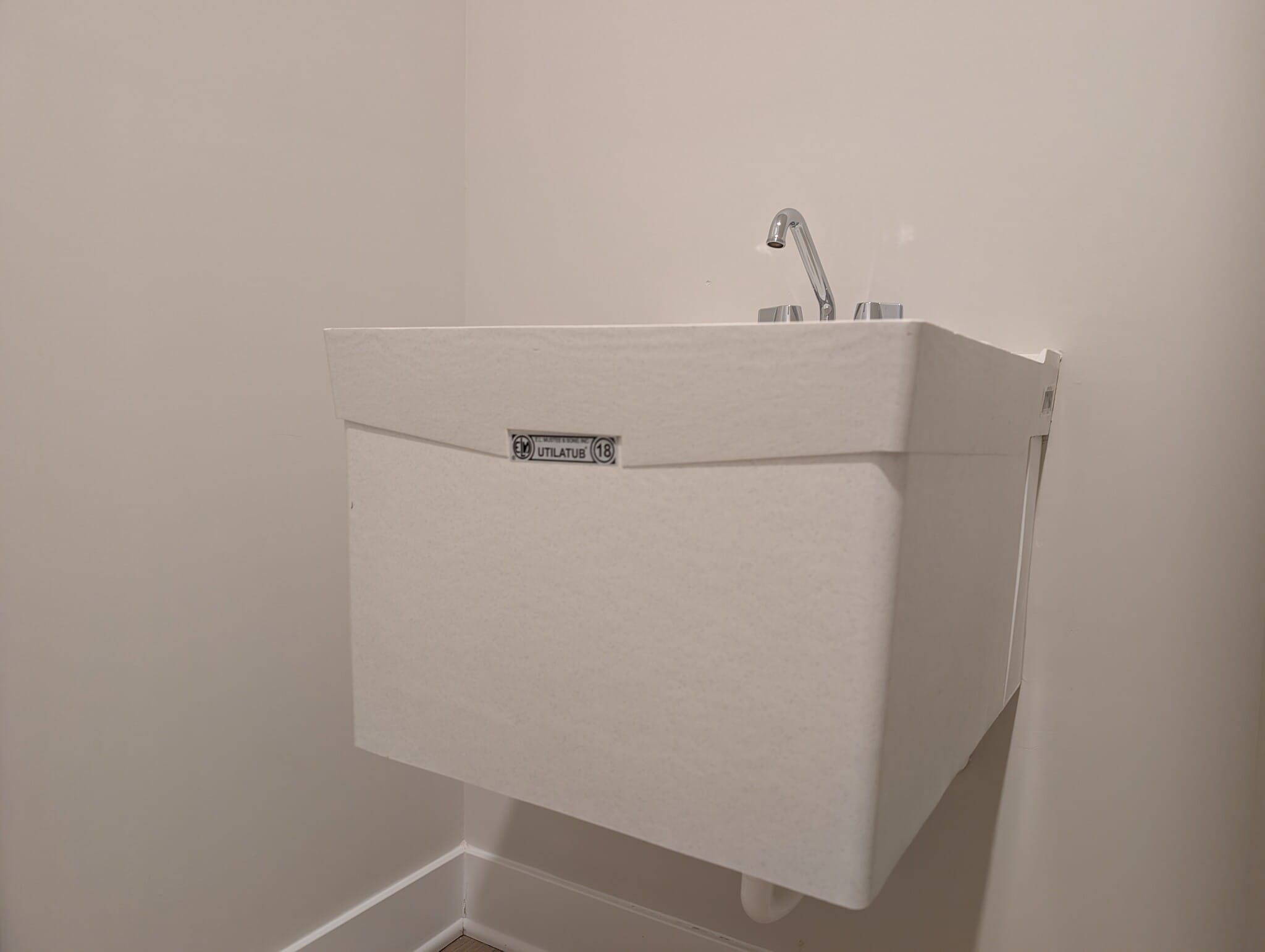 Building Photo - 3703 Jordan Dr