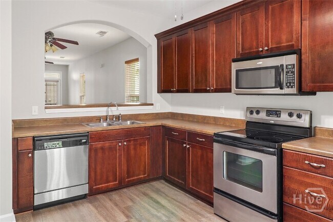 Building Photo - 8 Chapel Pointe Cir