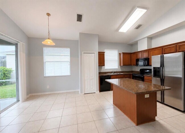 Building Photo - 9630 Baton Rouge Ln