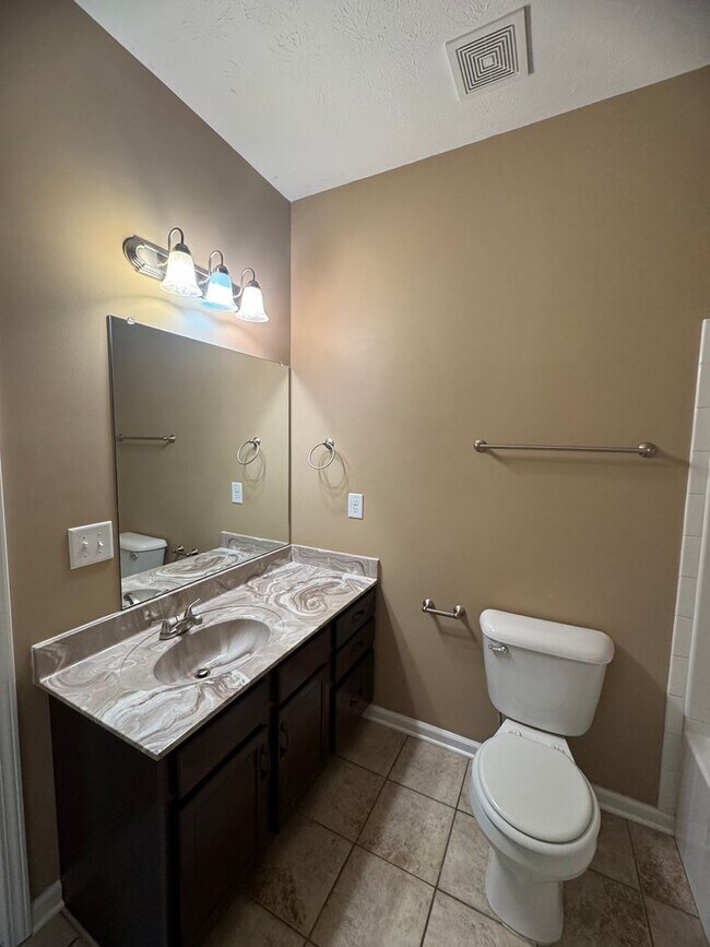 Building Photo - Gorgeous 5 Bedroom Home